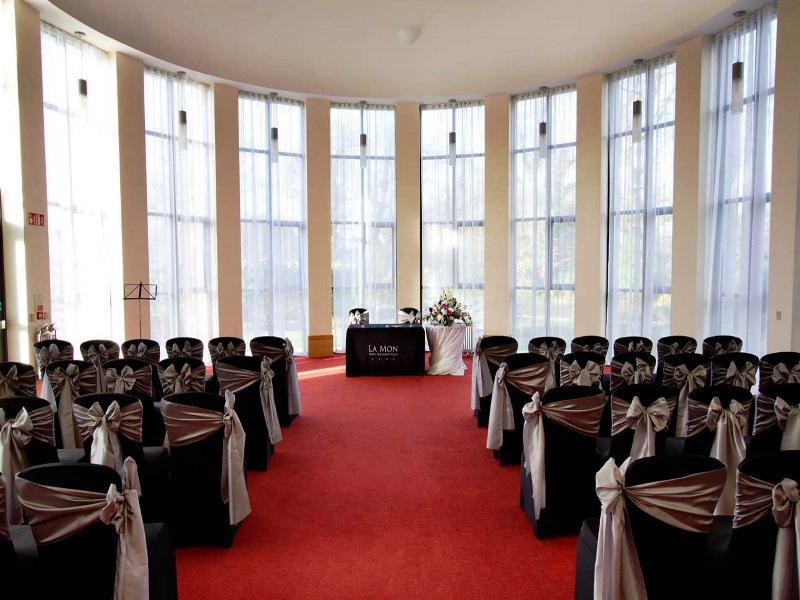 La Mon Hotel & Country Club Castlereagh Exterior photo