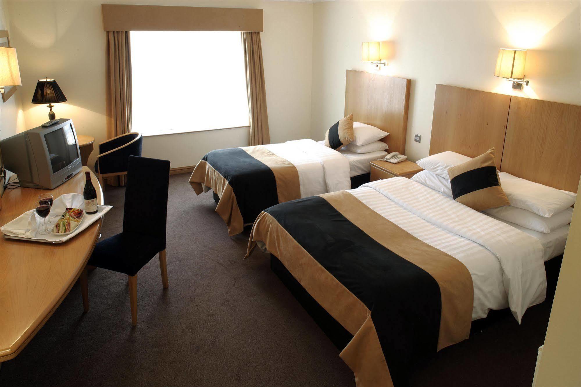 La Mon Hotel & Country Club Castlereagh Room photo