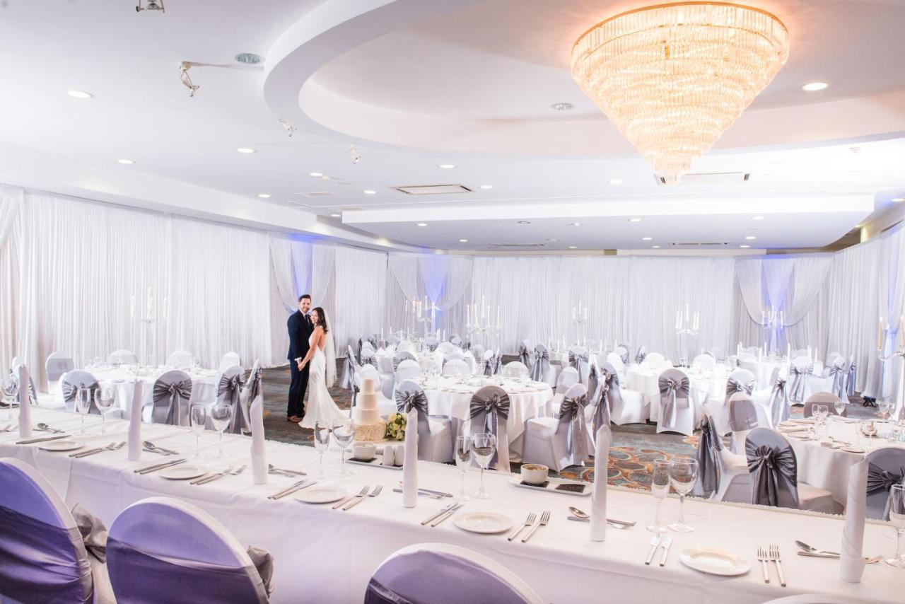 La Mon Hotel & Country Club Castlereagh Exterior photo